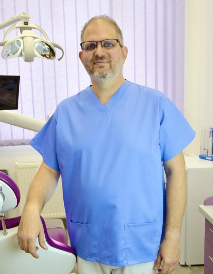 Dr. Ferentzi Balázs - Dentist