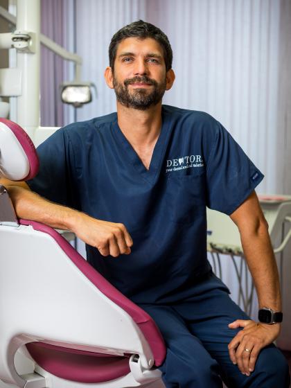 Dr. Bajusz Örs - Parodontológus szakorvos