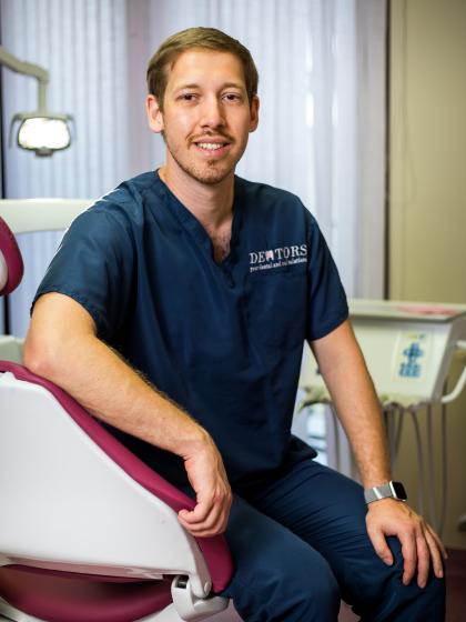 Dr. Teréki Dániel - Fogorvos, parodontológus rezidens