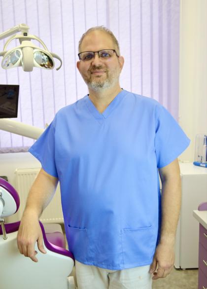 Dr. Ferentzi Balázs - Dentist